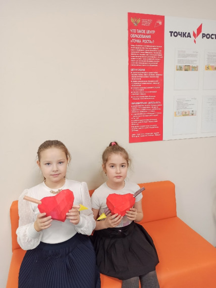 В Орловской школе на базе образовательного центра «Точка роста» проходят разнообразные предметные и кружковые занятия.